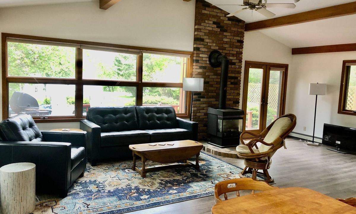 Empire House | 5-bedroom Little Glen Lake home. Close to Glen Arbor & Sleeping Bear Dunes.