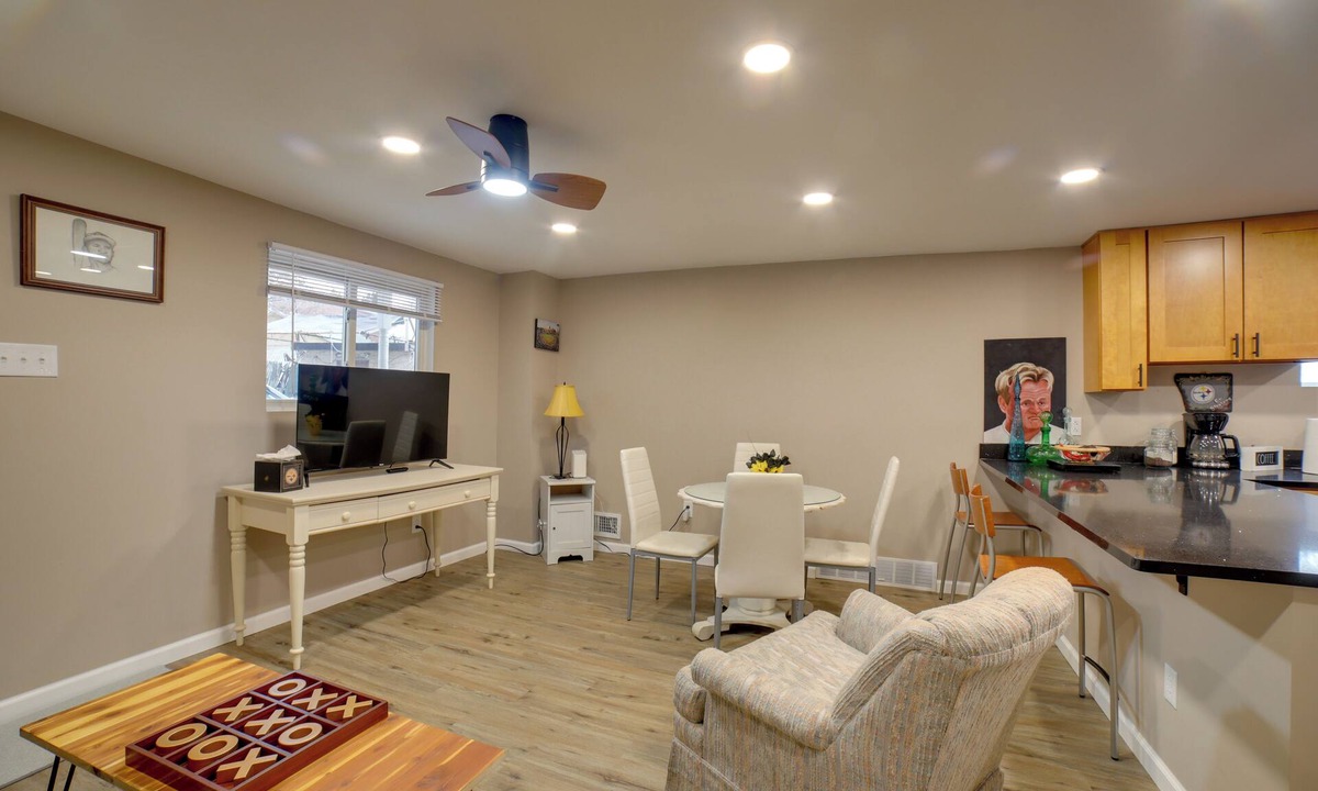 Brookline House | 5 Mi to Dtwn Pittsburgh: Home w/Deck!
