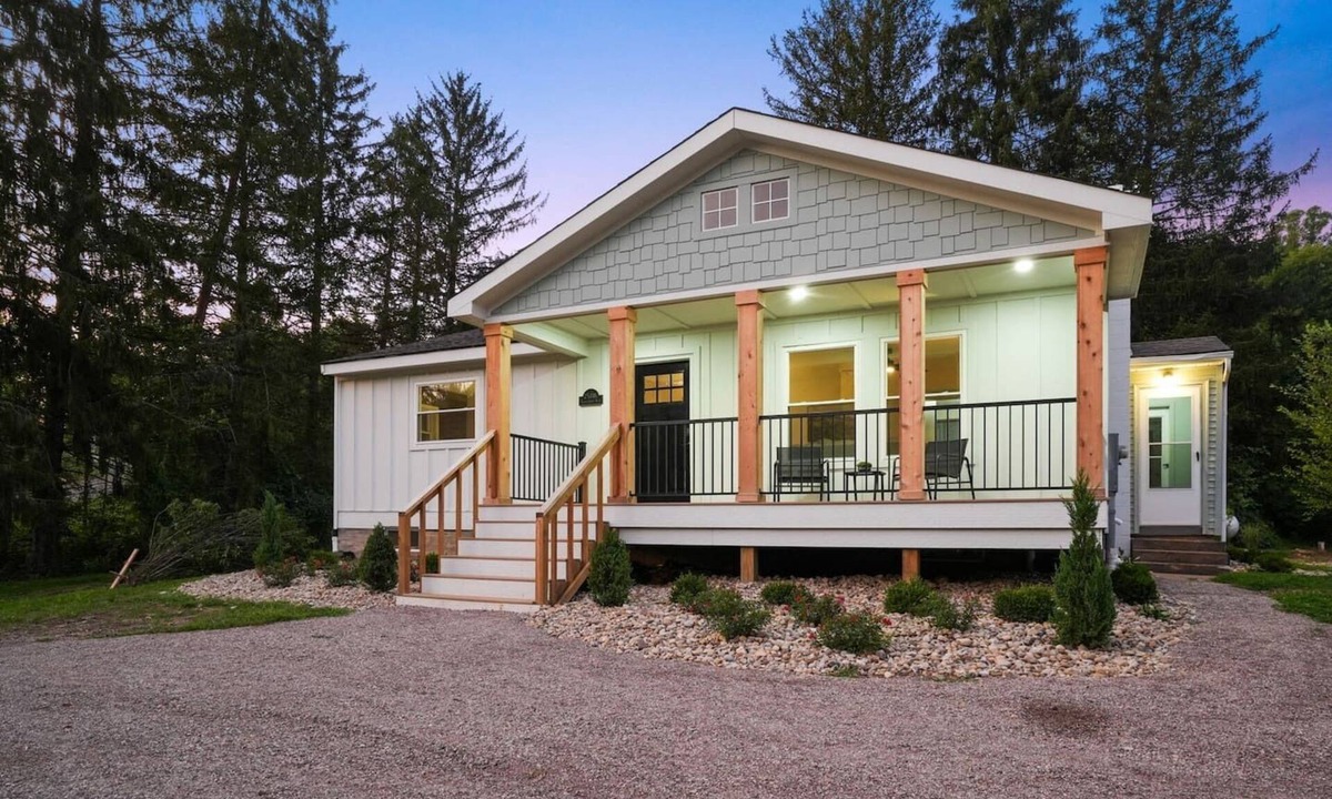 McArthur Cabin | 5 Mins to Winery | HotTub | KingBeds | DogFriendly