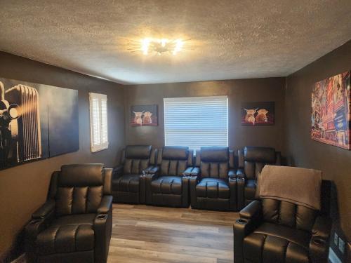 Cheviot Apartment | 513Company - Private Theater in the Summer