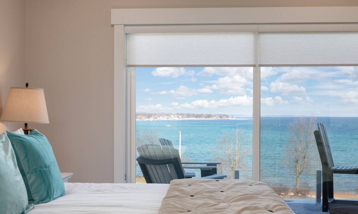 Traverse City Condo | 🌆 539 Bay St Downtown Lakeview Condo | 202W - Waterfront, Free Parking, Moments from festival grounds