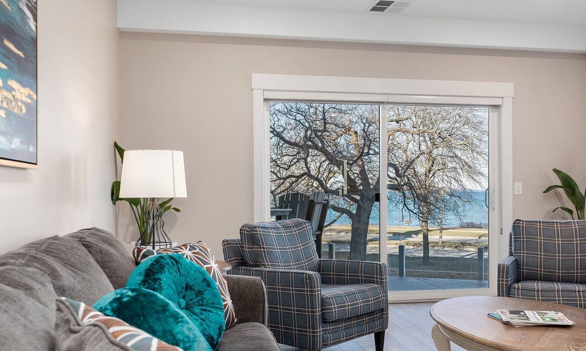 Traverse City Condo | 🌆 539 Bay St Downtown Lakeview Condo | 204E - Waterfront, Free Parking, Moments from festival grounds