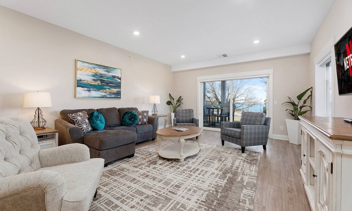 Traverse City Condo | 🌆 539 Bay St Downtown Lakeview Condo | 303E - Waterfront, Free Parking, Moments from festival grounds