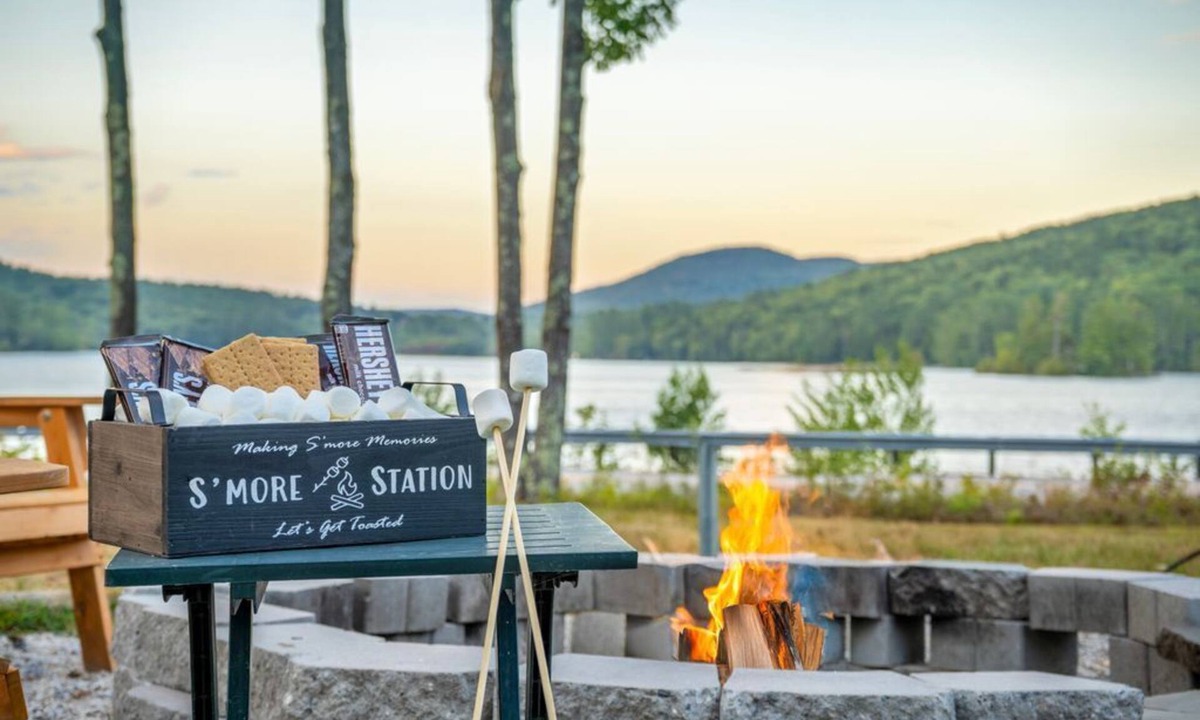 Greenwood House | 5br/2ba Lake & Ski House w/Waterfront & Hot Tub
