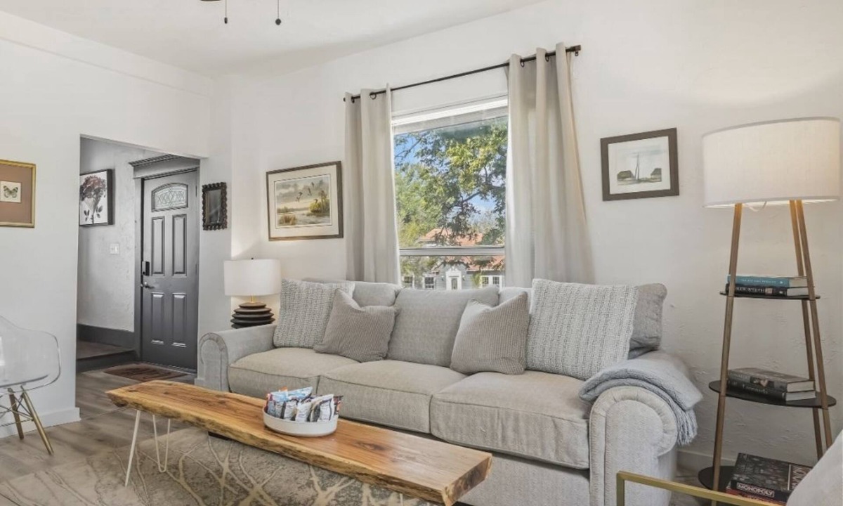 Central Oklahoma City House | 5BR home 12 mins from State Fair Park. Full kitchen, free parking. Sleeps 14. #40