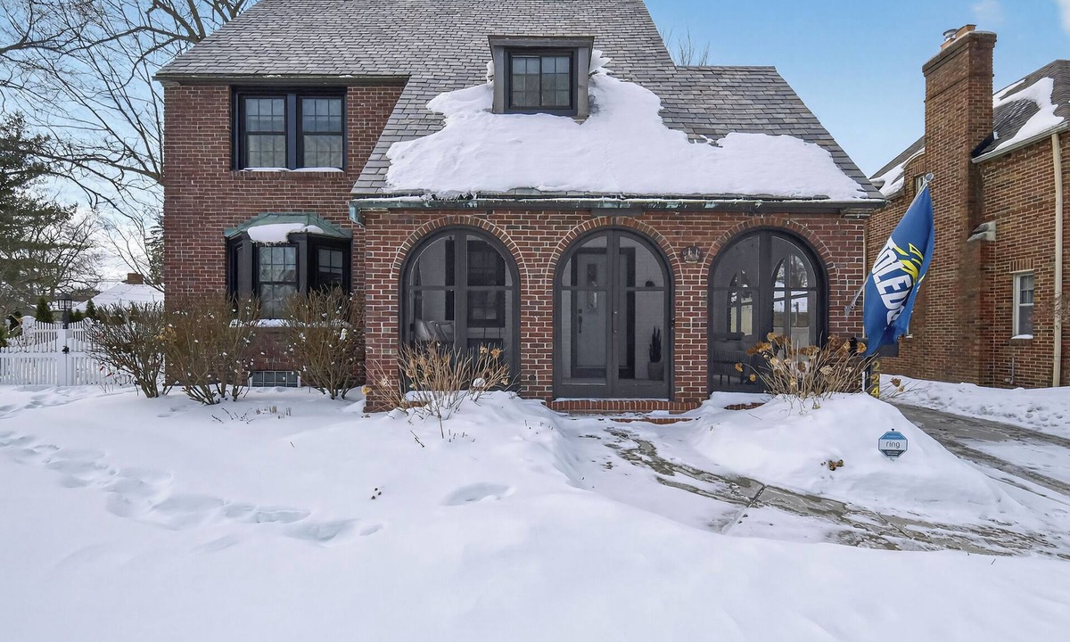 Ottawa House | 5BR Toledo Retreat, Hot Tub, Sauna, Sleeps 14