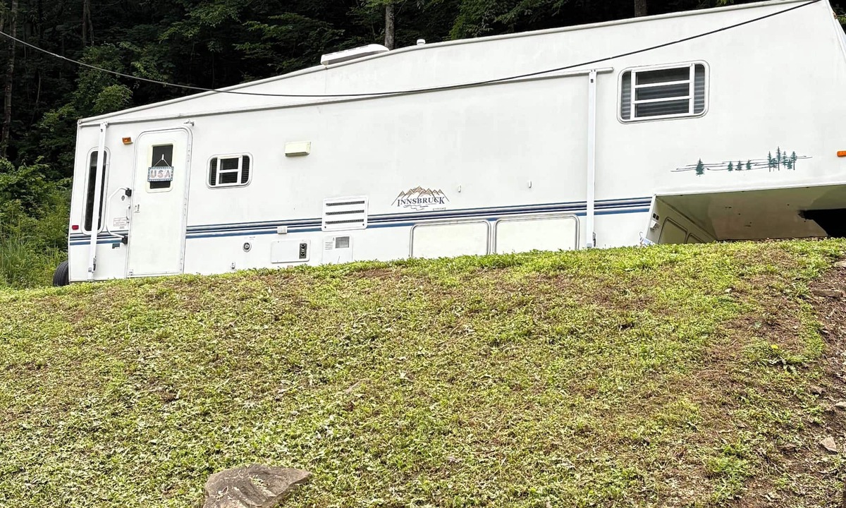 Mc Carr House | 5th Wheel RV On Permanent Site ,Near Hatfield McCoy Sites
