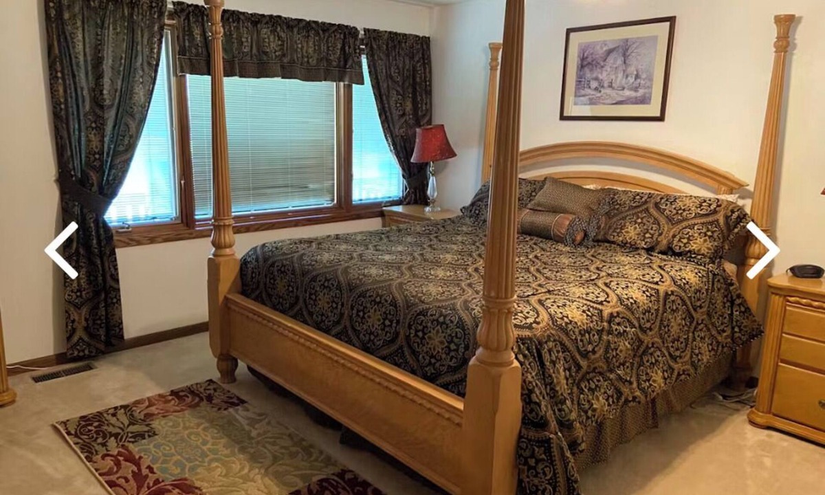 Walker Cabin | 6-bdrm, 4bath, luxury cabin on the lake w/WiFi, AC, all resort amenities incl.