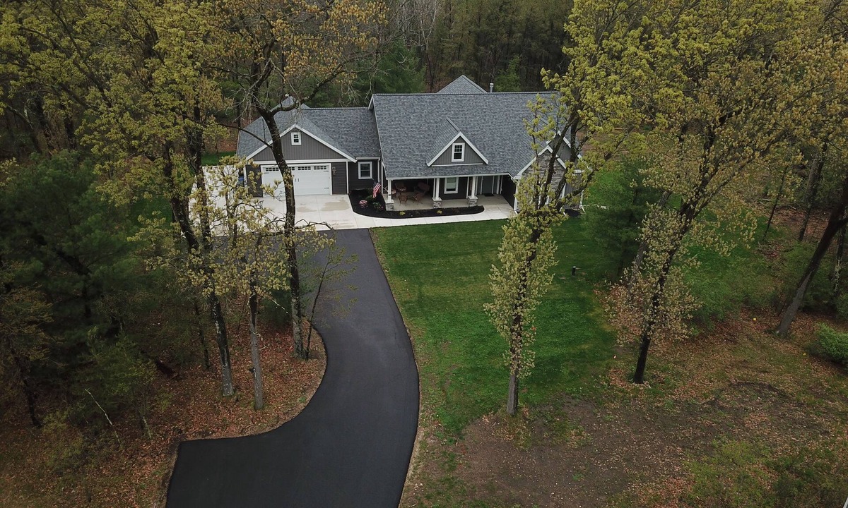 Wisconsin Dells House | 6-bedroom, 4-bathroom home on 5 acres in Wisconsin Dells