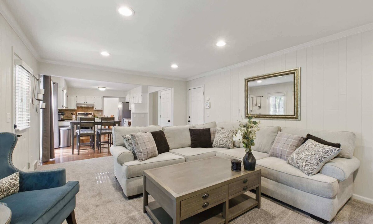 Overland Park House | 6 Beds Kings Game Room+Fenced Yard+MAJOR INTERNATIONAL SPORTING EVENT WC