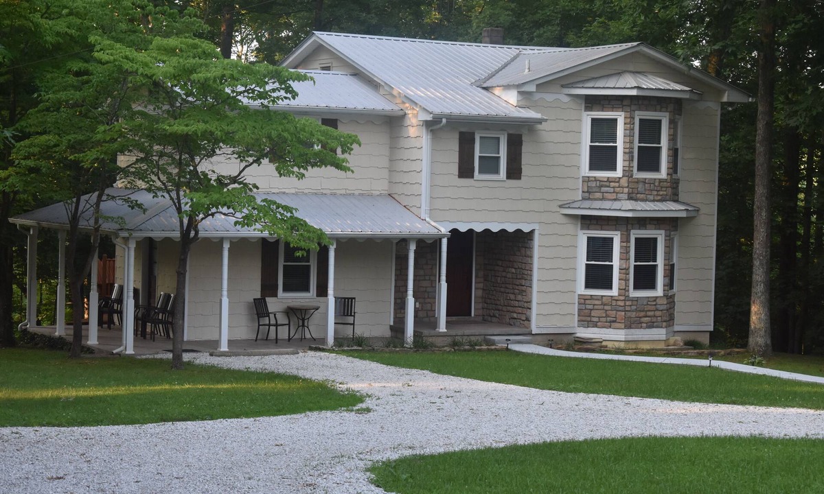 Saint Helens House | 6 BR 3 bath Elegant farmhouse