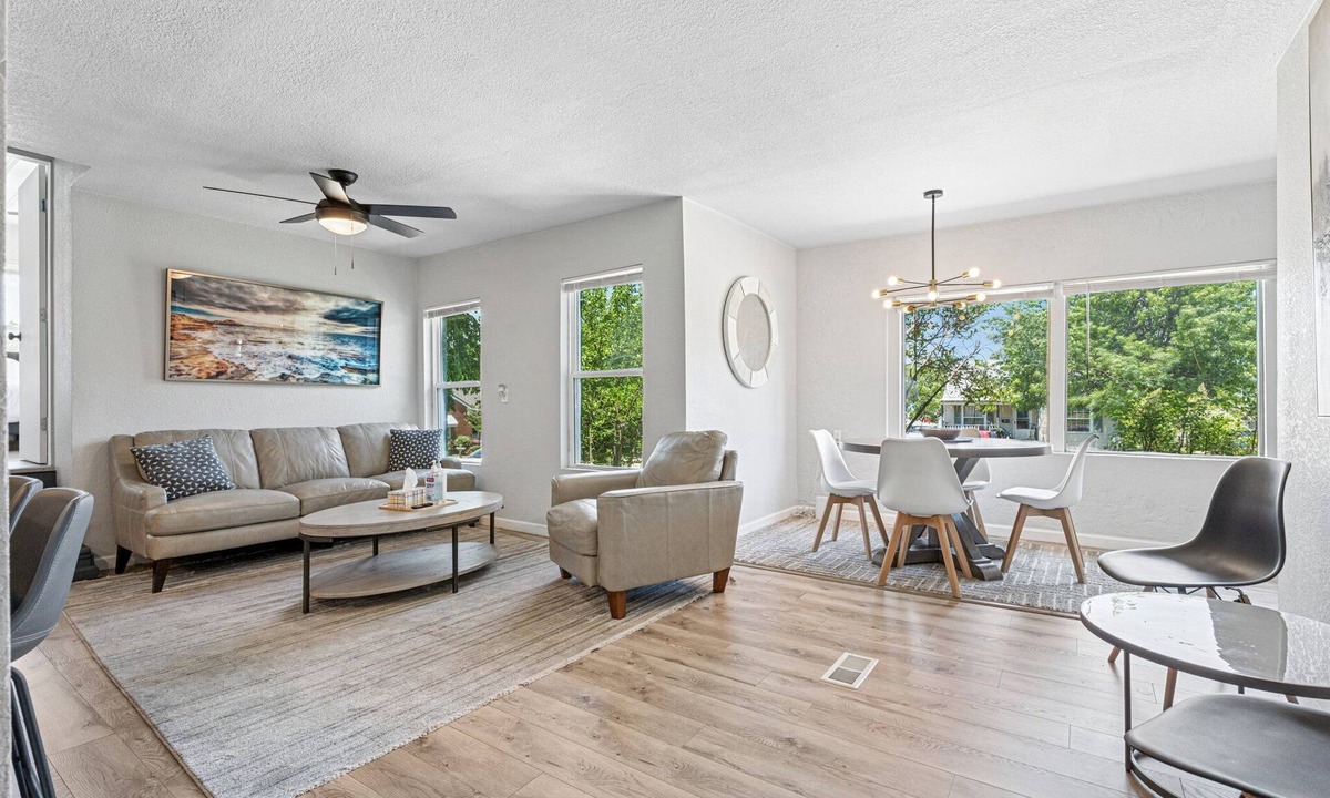 Central Oklahoma City House | 6BR home 10 mins from State Fair Park. Fenced yard, full kitchen. Sleeps 14. #NW38