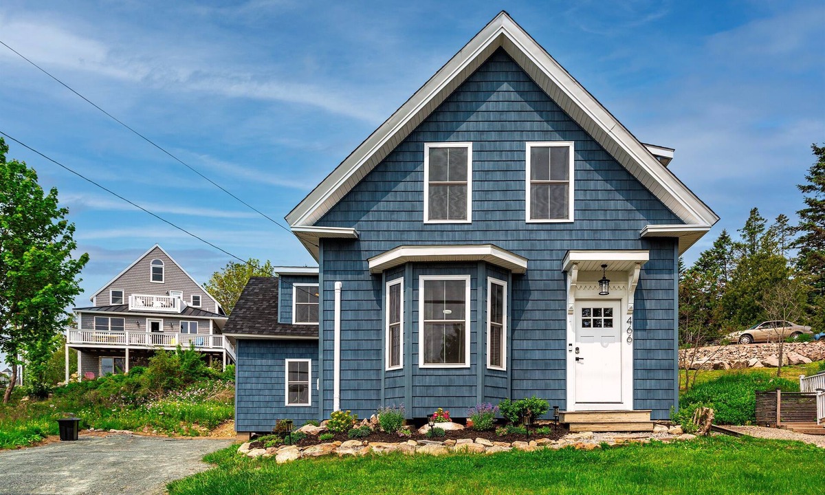 Southwest Harbor House | 7 mins to Acadia, water view, & walk to town!
