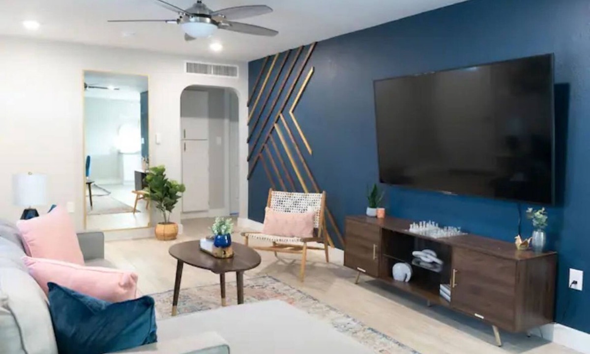 Phoenix House | 7 Mins to PHX Airport, Modern Boho, Sleeps 10