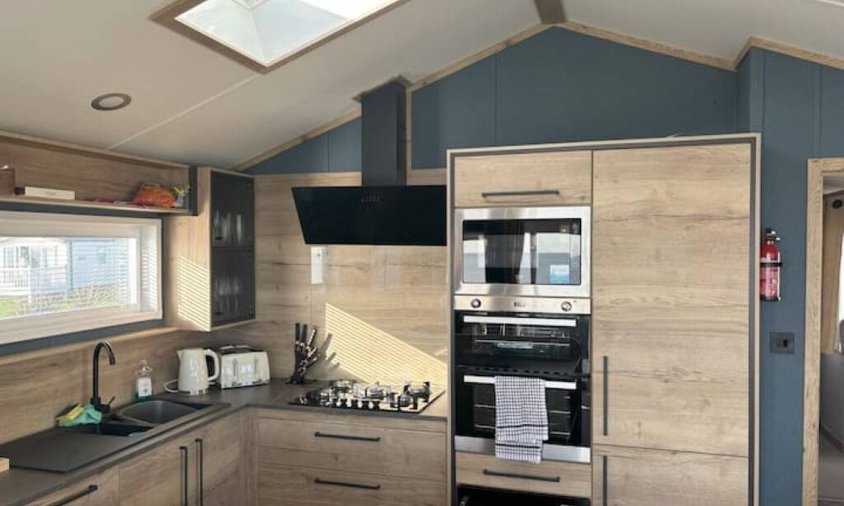 Ashington House | 7A Dolphin Point