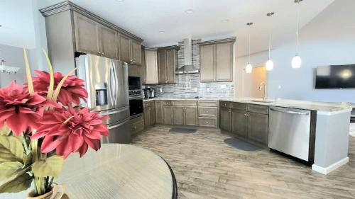 Northglenn House | 7BR 5bath Near ScenicTrail Easy Access to Downtown
