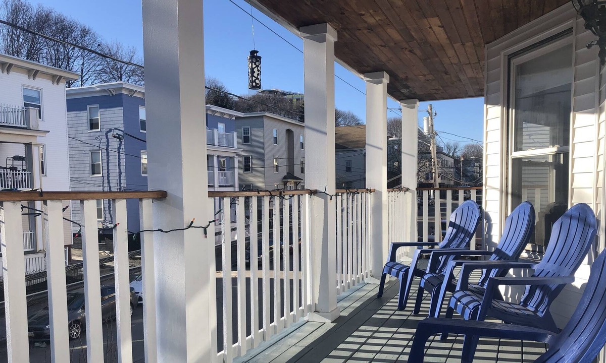 Parkside Condo | 8 Bedroom, 2 Full bath. Walk to Bars and Restaurants, Parking!