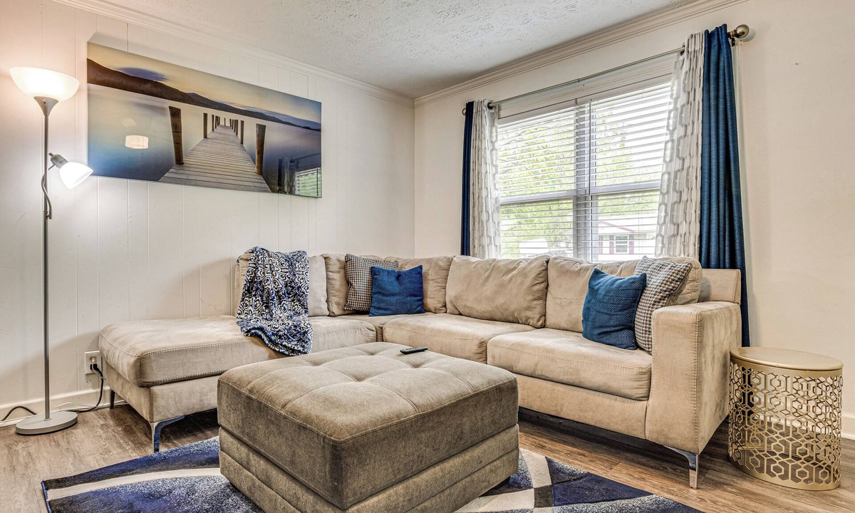 Indianapolis Cottage | 8 Mi to Dtwn Indianapolis: Family Home w/Yard!