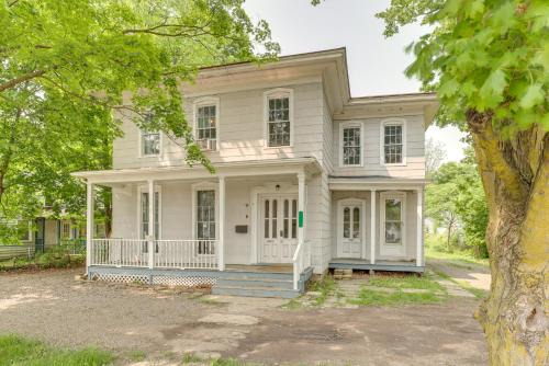 Bath Apartment | 8 Mi to Keuka Lake: Remote Work-Friendly Apt!