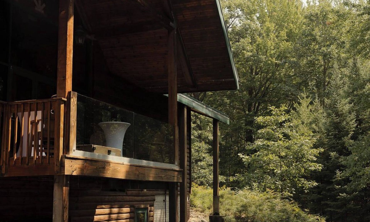 Lake Ski Chalet | 9-bedroom log chalet with peaceful private lake access