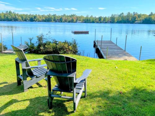 Whitefield House | 91WR Lake vibes and views at this waterfront home in the White Mountains