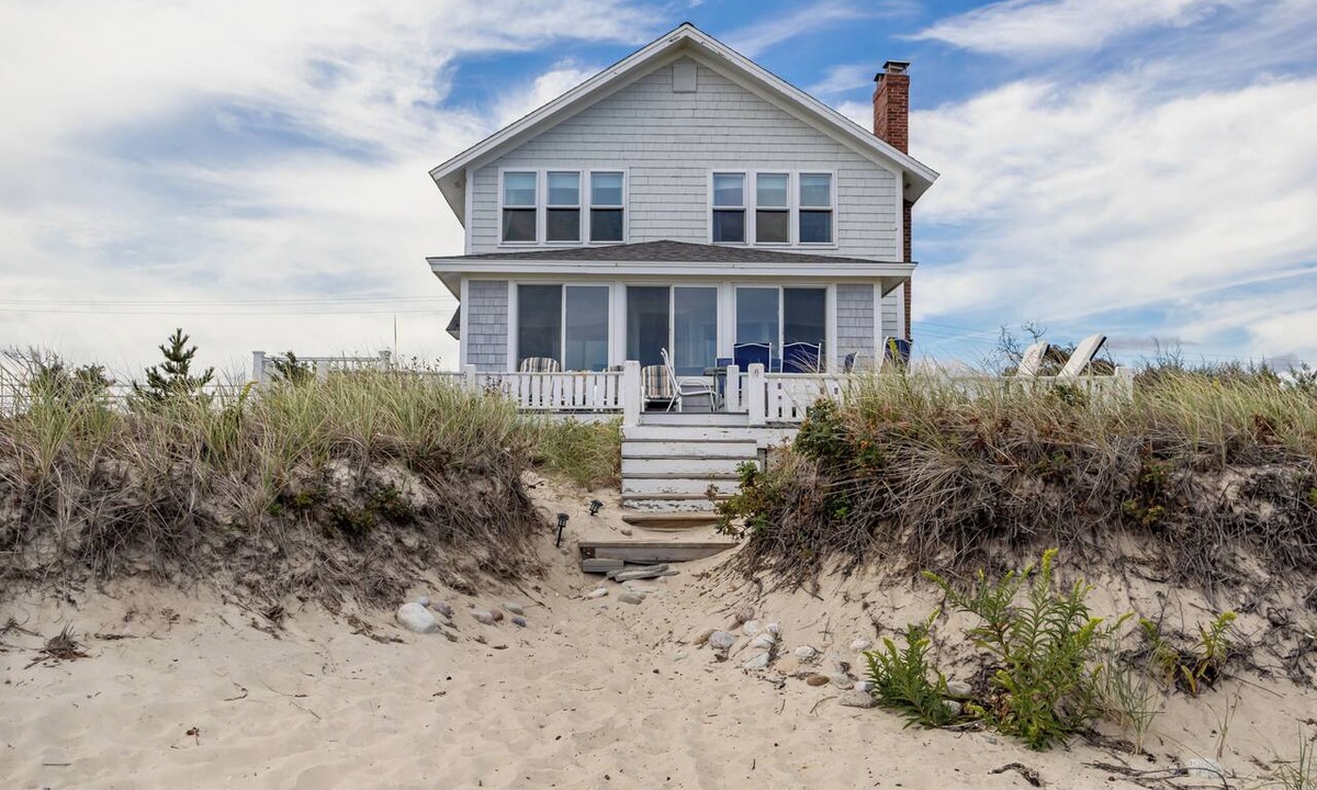 Sagamore Beach House | 93 Phillips Rd SD246