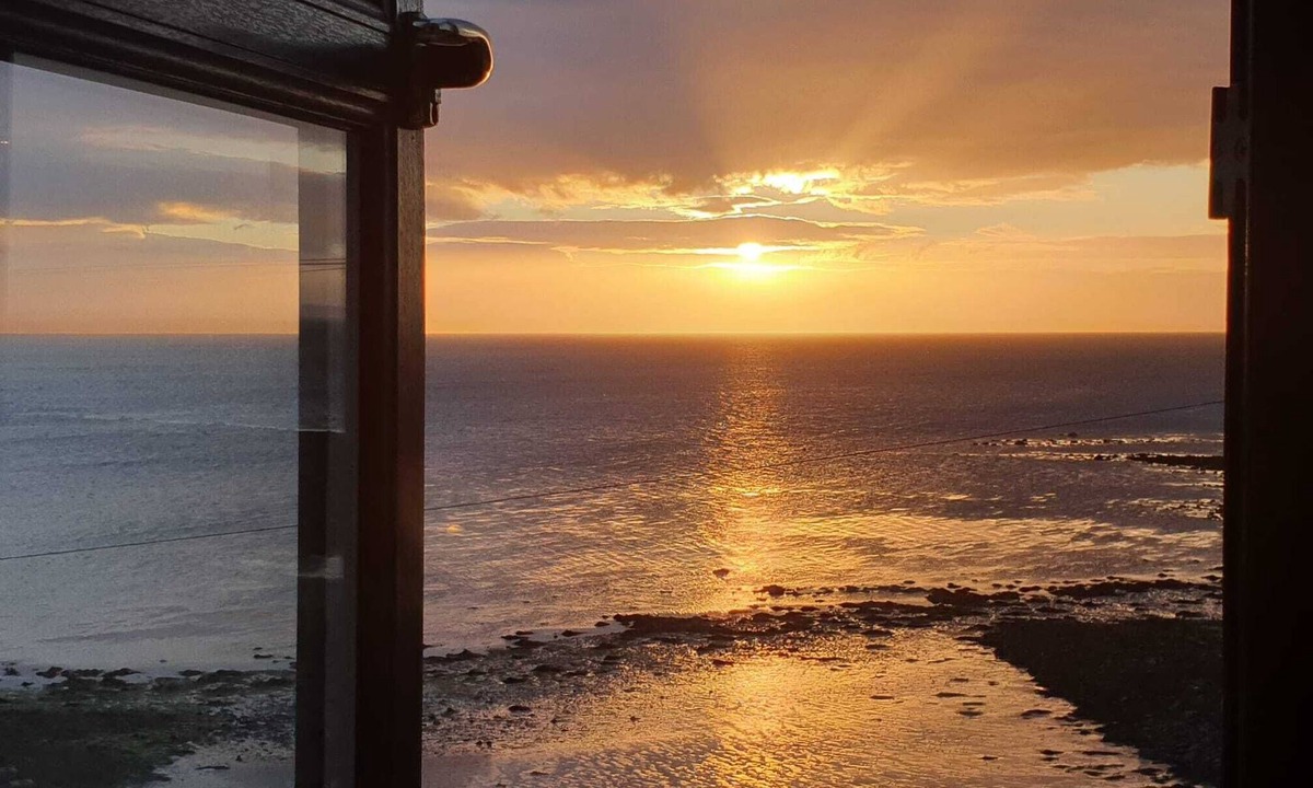 Drummore Bed & Breakfast | a beautiful Suite with amazing views over Luce Bay. maximum 3 night stays.