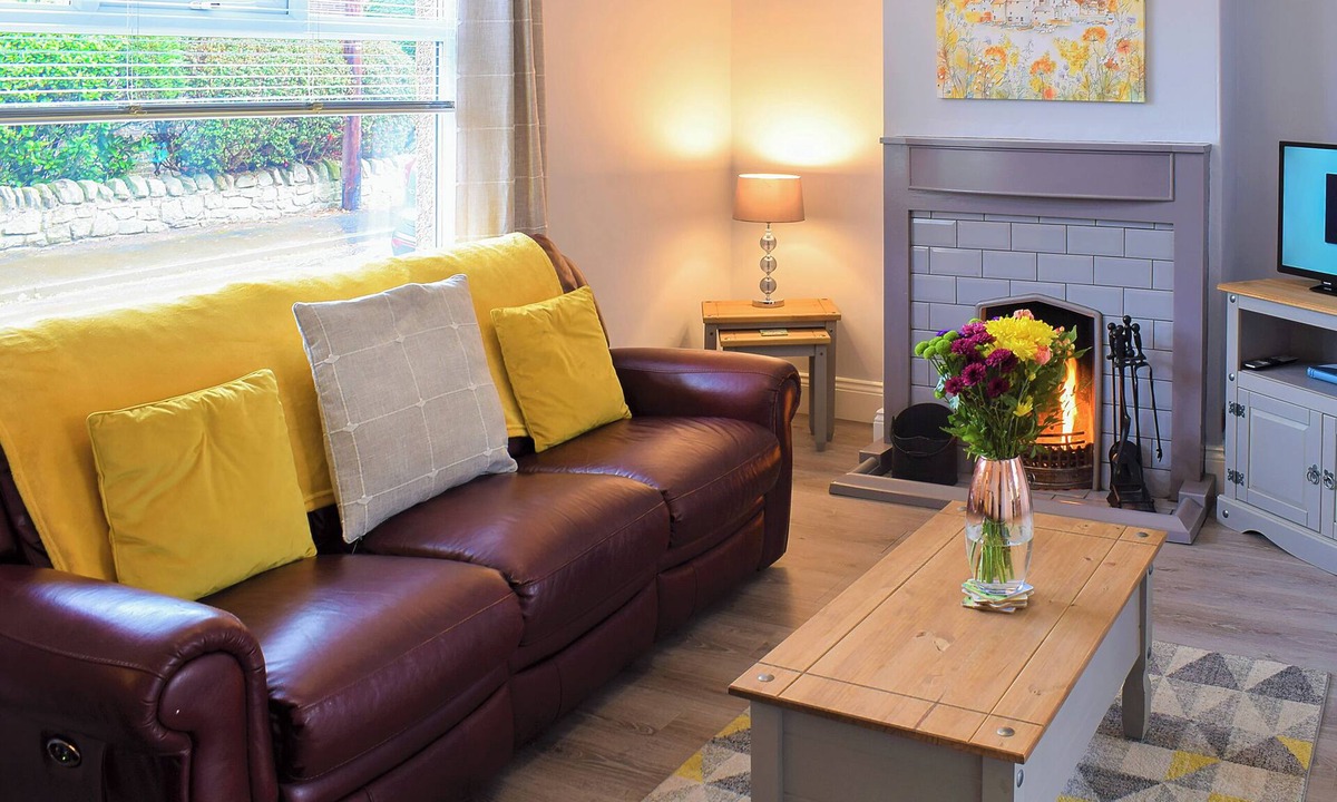 North Sunderland Cottage | A comfortable abode resting a stones throw from the famous Seahouses Harbour.