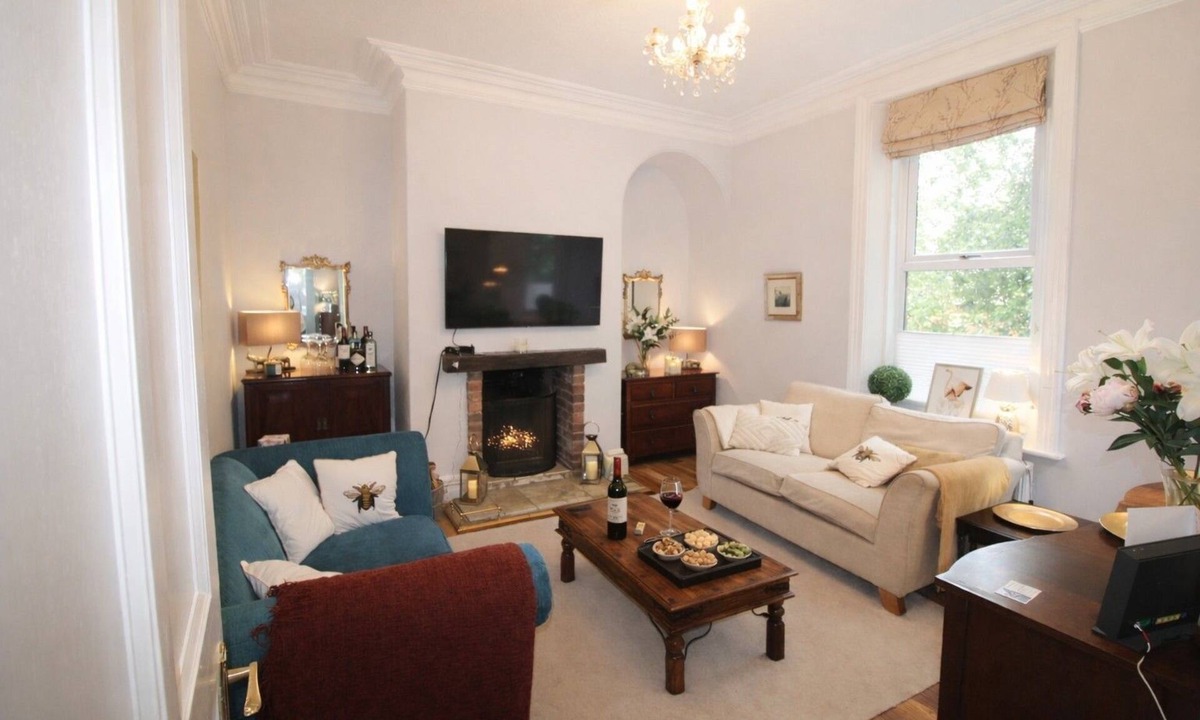 Carlisle Cottage | A cottage that sleeps 8 guests in 4 bedrooms