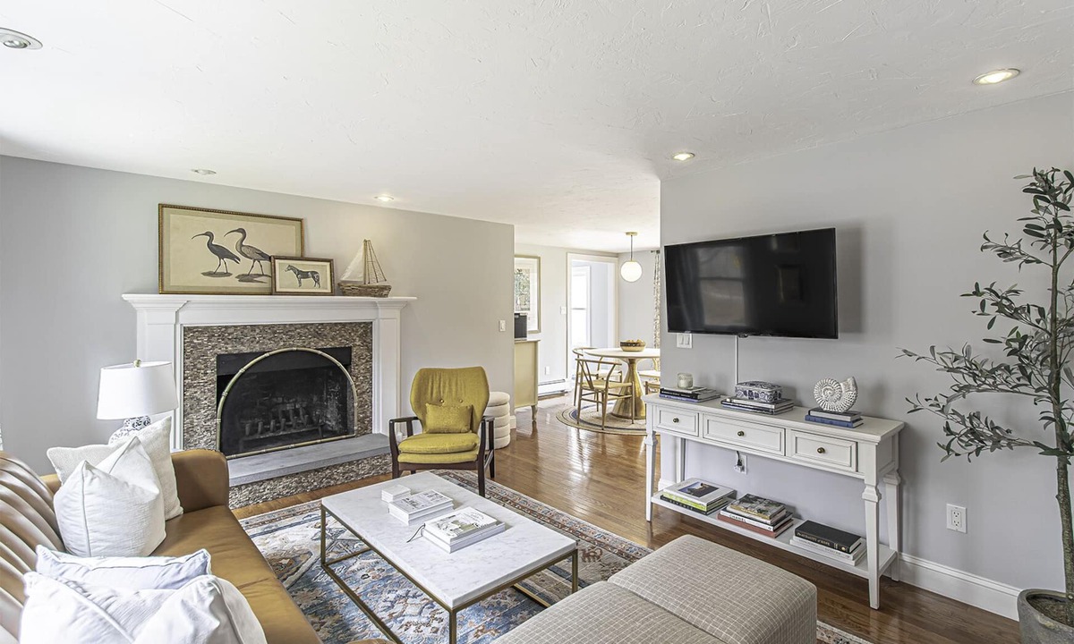 Sandwich House | A cozy cape cod cottage w/AC near local beaches! Pet friendly