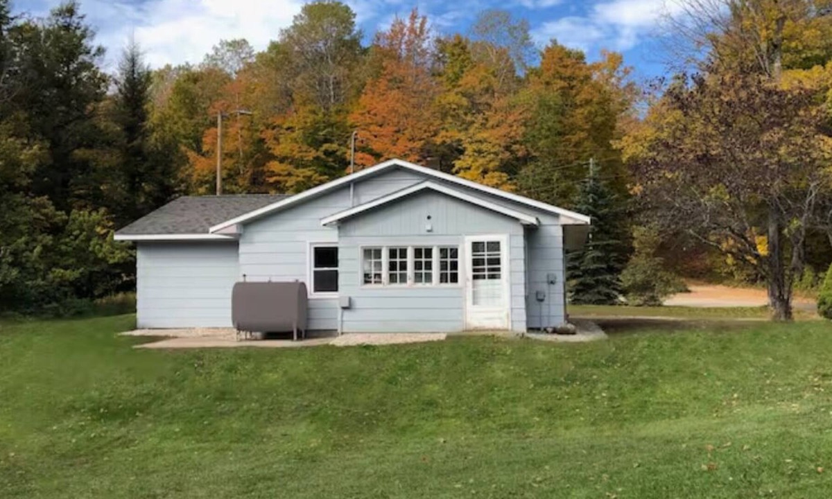 Traverse City House | A cozy little home off the beaten path yet close to