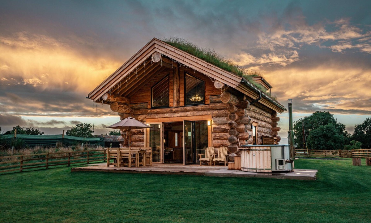 Melrose Cabin | A fairy tale log cabin hand crafted from huge Douglas Fir trees. This rustic luxury cabin has oodles