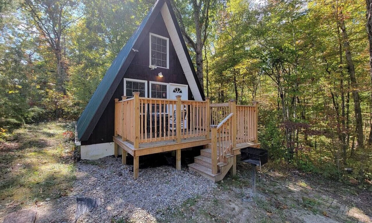 Jeffersonville Cabin | A Frame of Mind- Firepit, WiFi, Arcade, Pet Friendly