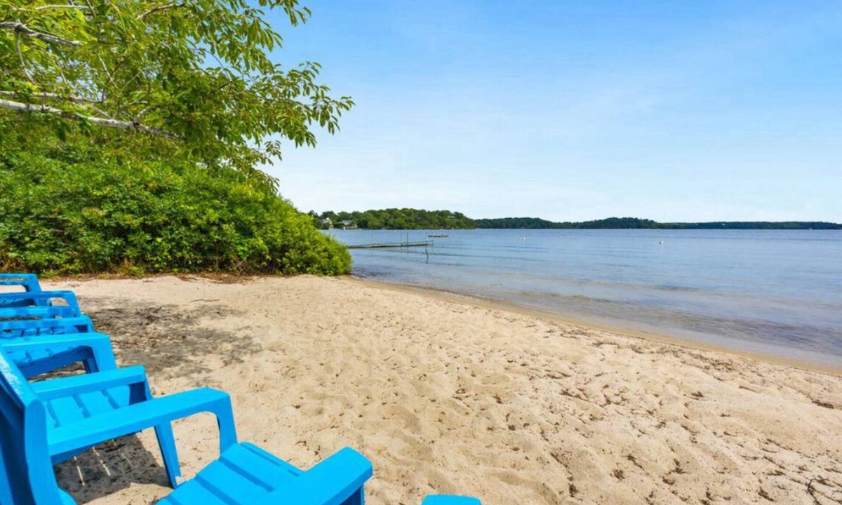 Northwest Harwich House | “A Gem” 4BR & 2BA—Private Sandy Beach & Bike Path Access