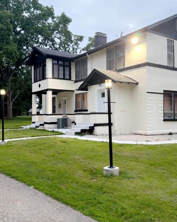 Plano House | A J House
