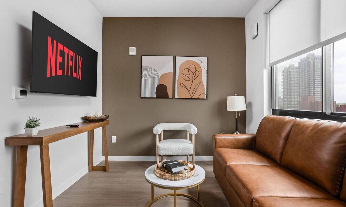 Mile Square Apartment | A+ Luxury Downtown Condo: Espresso+Pool+Gym+Lounge