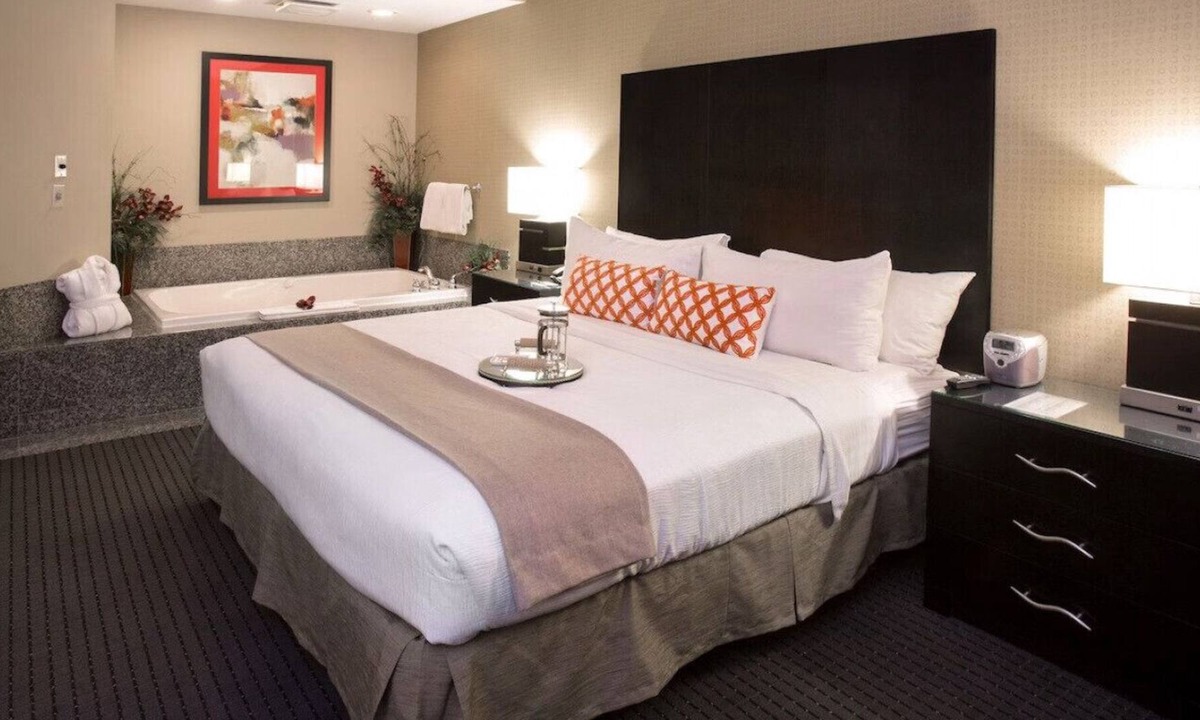 Oakdale House | A Relaxing and Romantic Staycation W/ WiFi