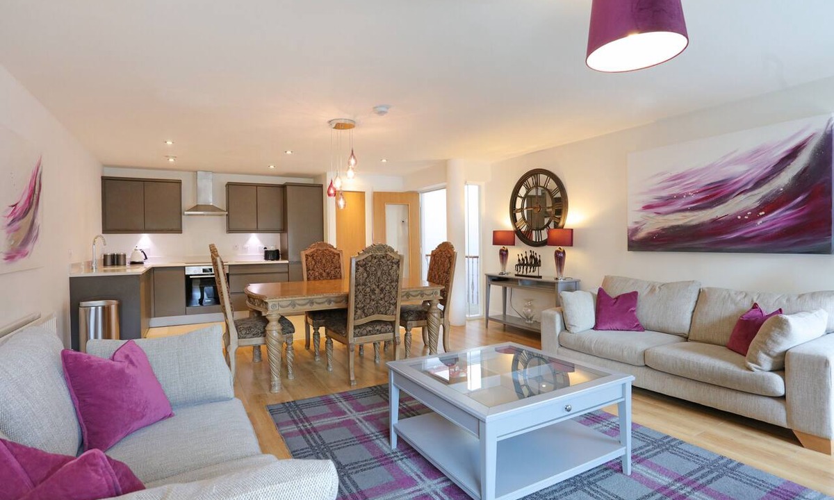 West End Apartment | A spacious open plan apartment, in an unbeatable city-centre location. Sleeps 4.
