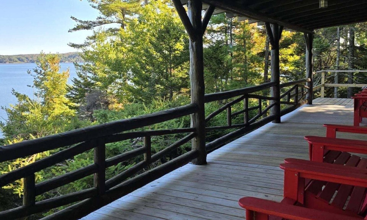 Boothbay Harbor Cabin | A Stone's Throw: Classic Waterfront, Beach Access & Dog Friendly!