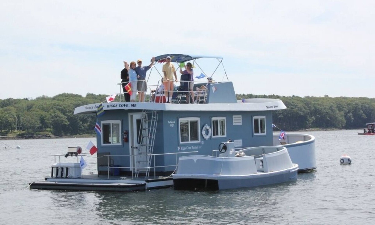 Mac Mahan Boat Rental | A Water Getaway. Vacation On A Houseboat in Maine, A Virtual Private Island.
