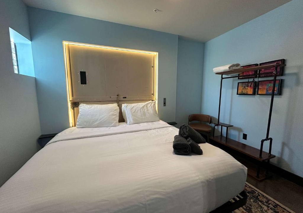 Downtown Louisville Hotel | A12 Lower West Stakes Exacta Suite