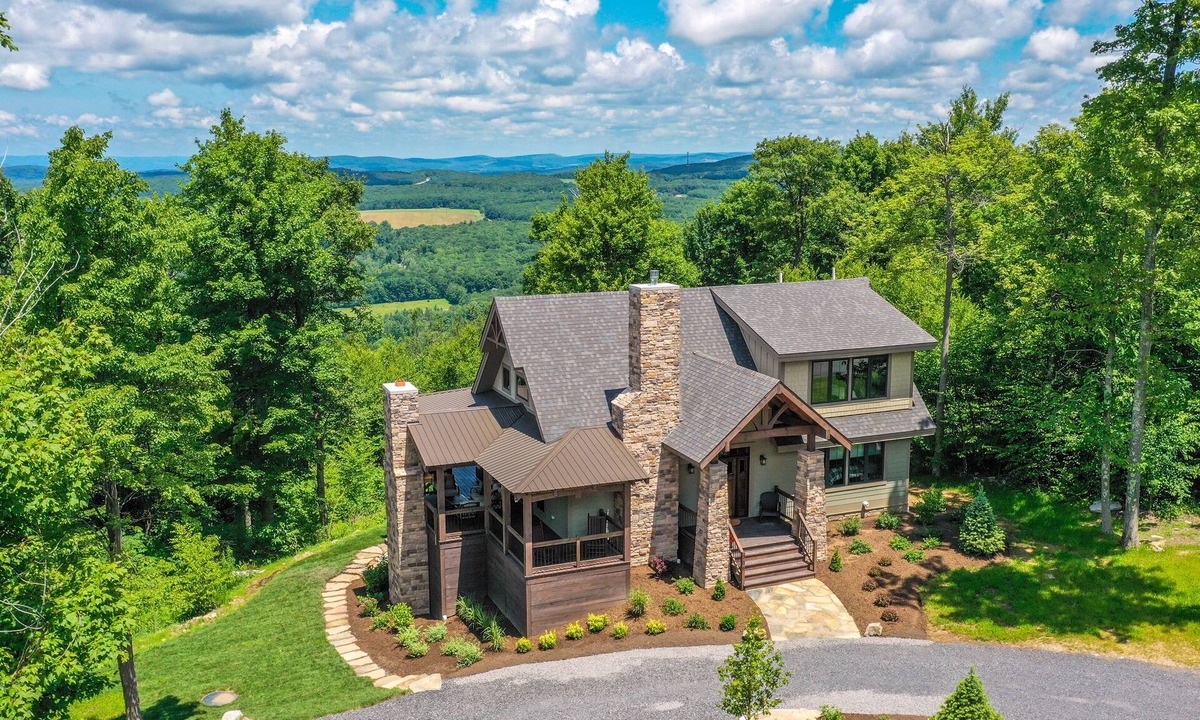 McHenry House | Above It All | Ski In/Ski Out, Near Golf, Marinas