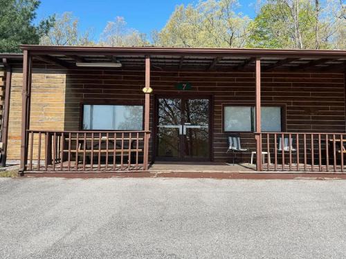 Eckerty House | Adjoining Cabin #7B on Patoka Lake in Southern Indiana