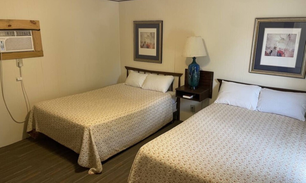 Lonergan Resort | Admiral’s Cove Resort - Family Suite 17