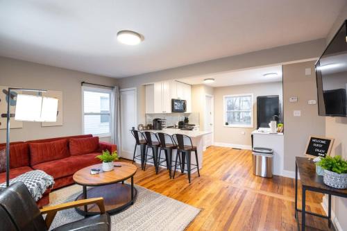 St. Charles House | Adorable 2 King Bed Frenchtown Home