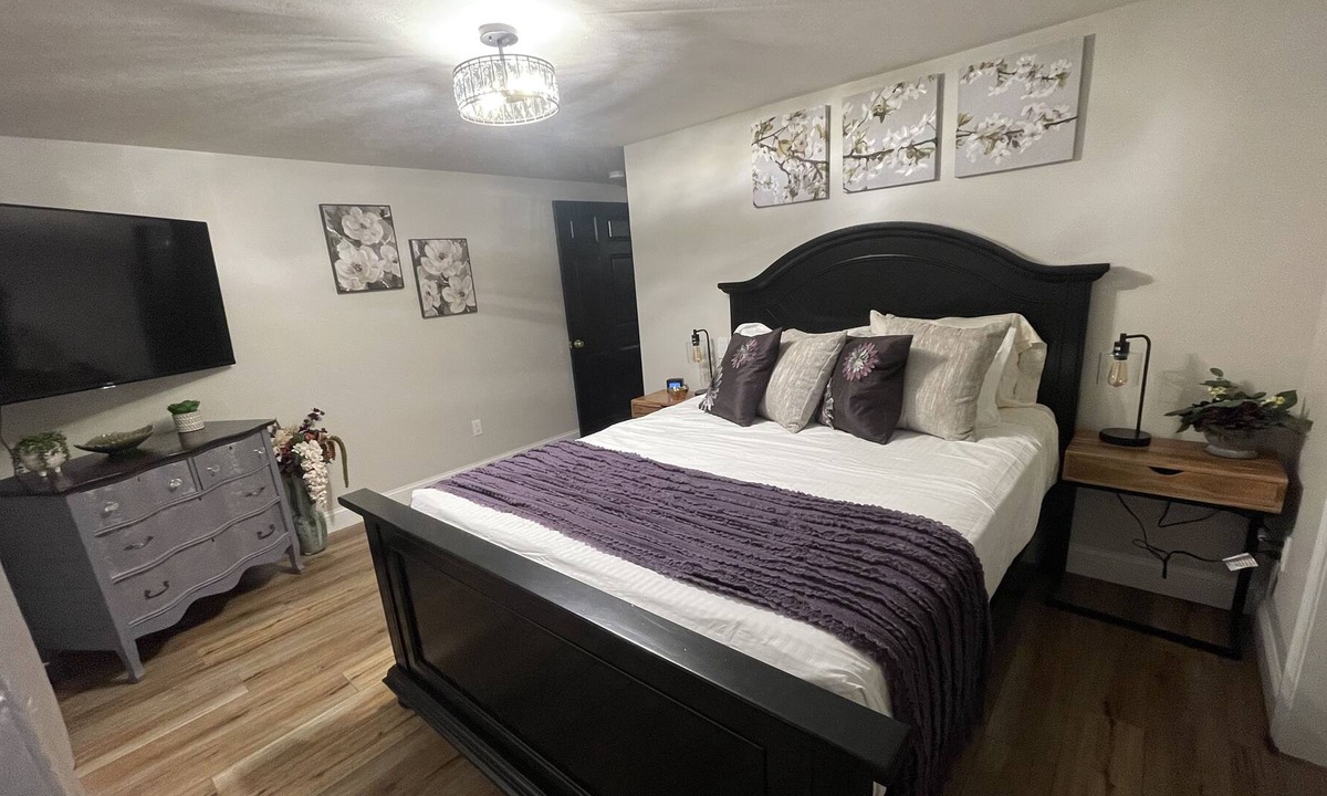 Arundel House | Adorable 2bed, 1ba 1300sqft guest home tucked away on 19 acres