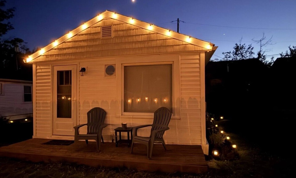 Geneva-on-the-Lake Cottage | Adorable and Cozy GOTL Cottage - Pet Friendly