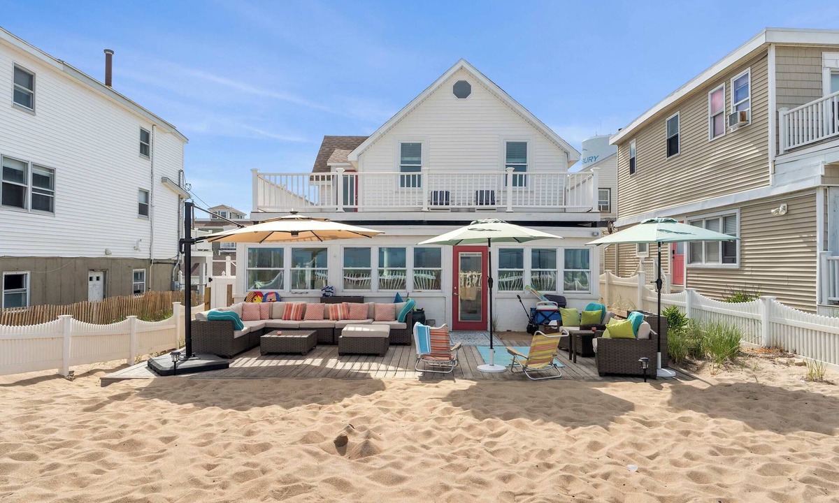 Salisbury Beach House | Adorable Renovated Beachfront Retreat w/Private Deck