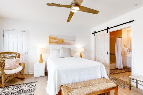 Gulf Place Apartment | Adorable studio for two just steps from the beach - shared pool & tennis courts