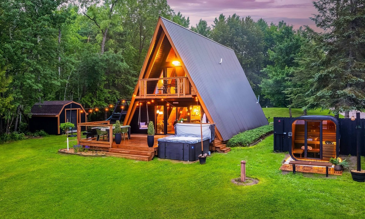 Grand Rapids House | Aframe on Bass Lake~ Hot Tub, Firepit & Sauna